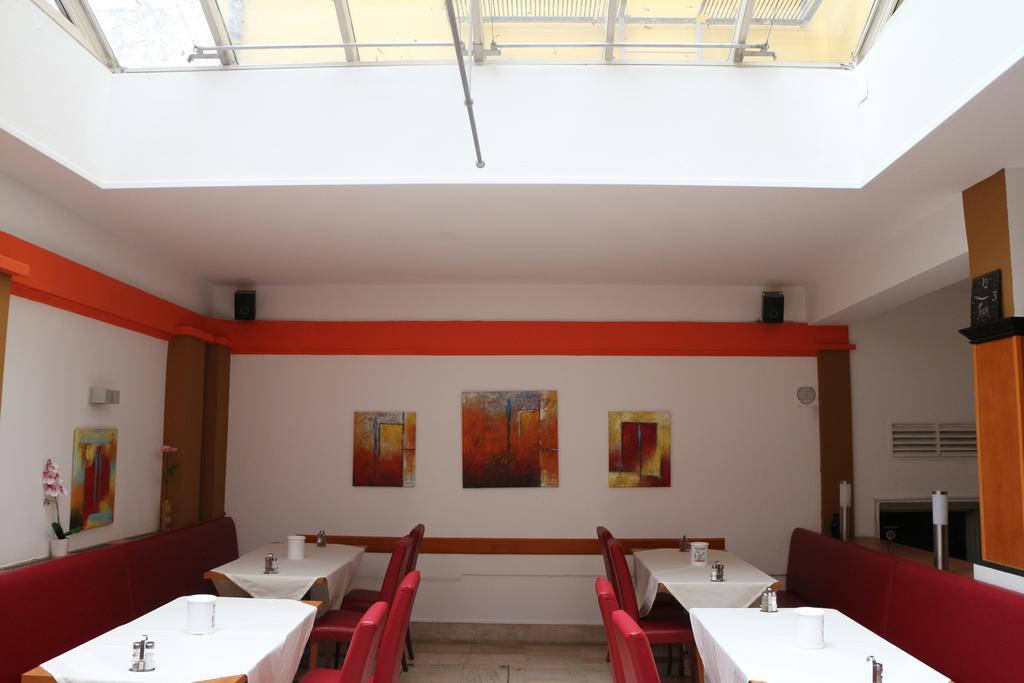 Hotel Carina Wina Bagian luar foto