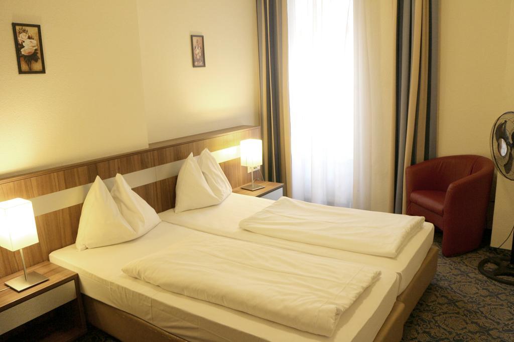 Hotel Carina Wina Bagian luar foto