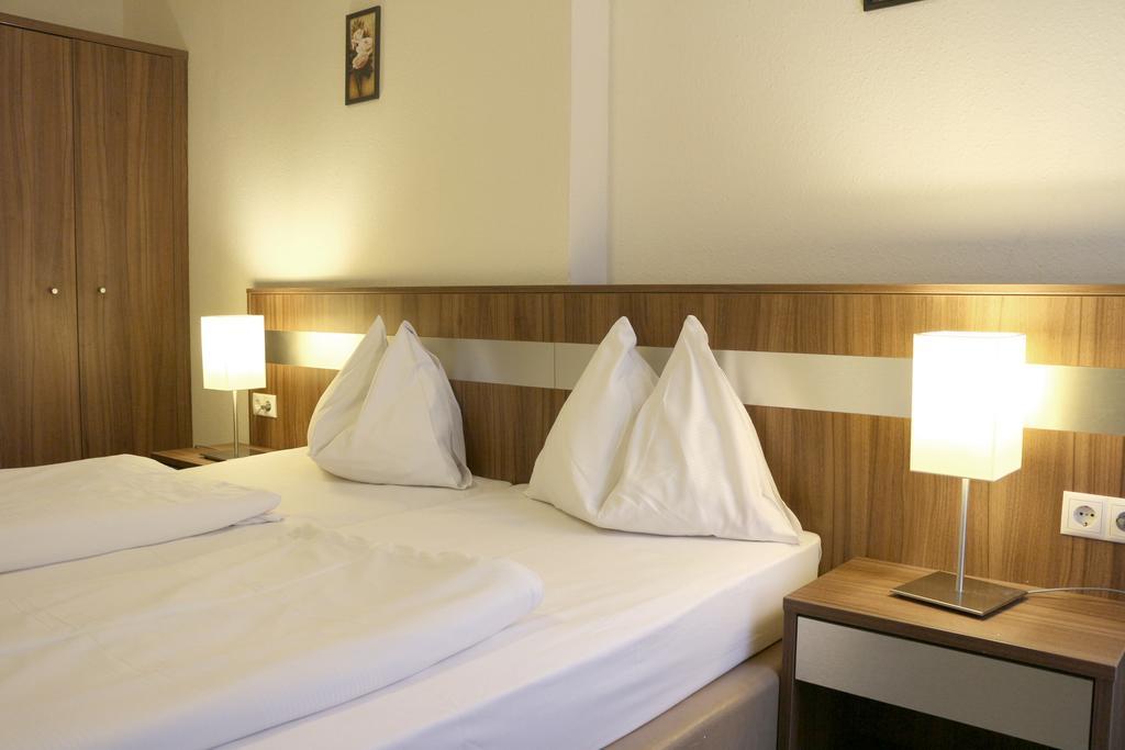 Hotel Carina Wina Bagian luar foto