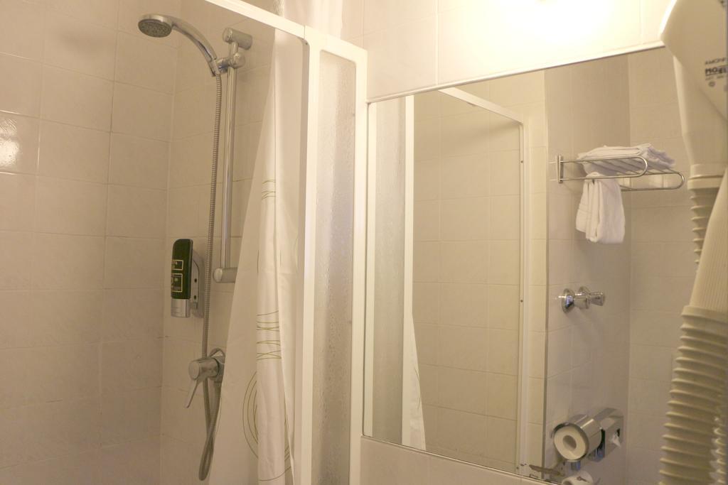 Hotel Carina Wina Bagian luar foto