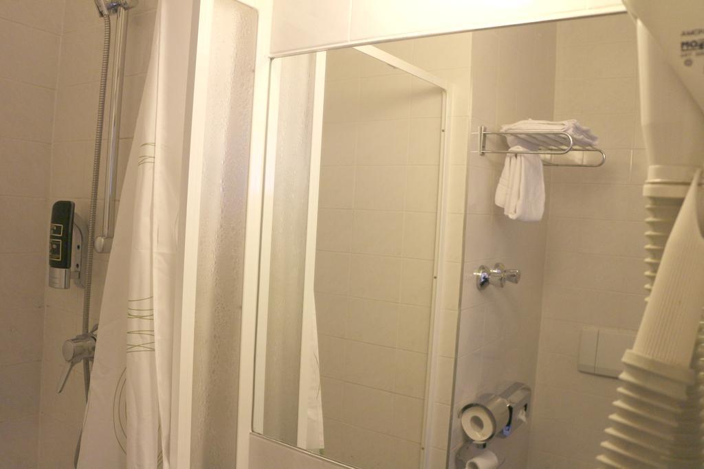 Hotel Carina Wina Bagian luar foto