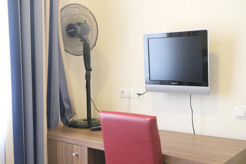 Hotel Carina Wina Bagian luar foto