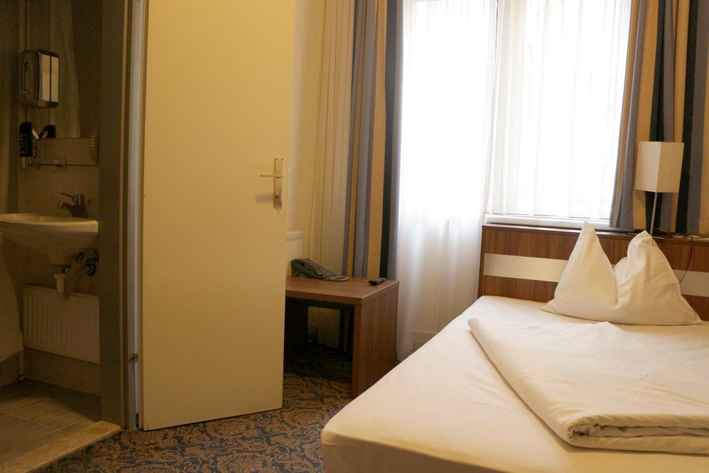 Hotel Carina Wina Bagian luar foto