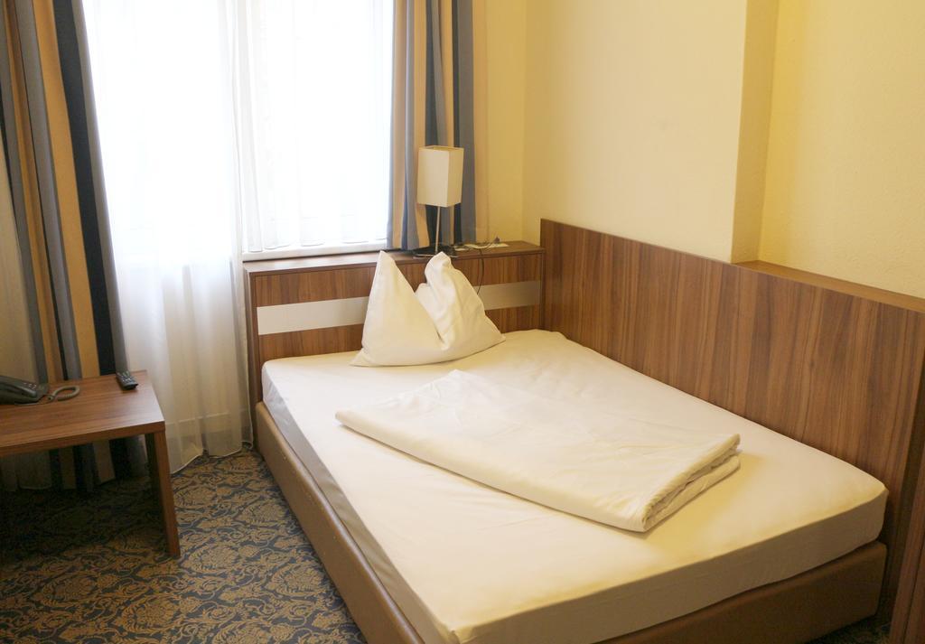 Hotel Carina Wina Bagian luar foto